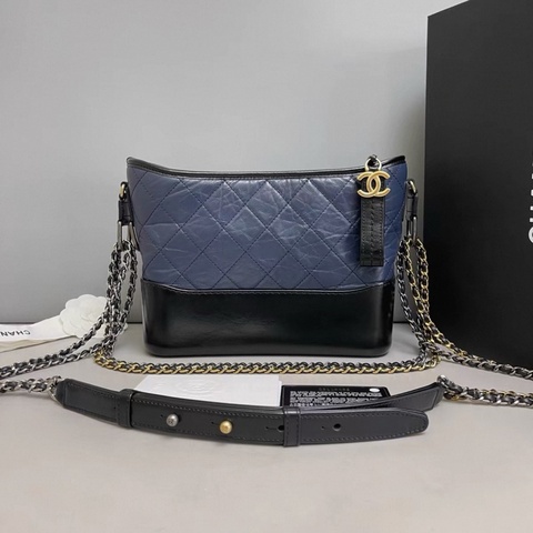 Chanel香奈兒 藍黑全皮菱格 新中號流浪包