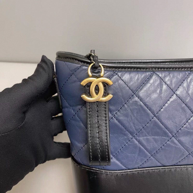 Chanel香奈兒 藍黑全皮菱格 新中號流浪包-4