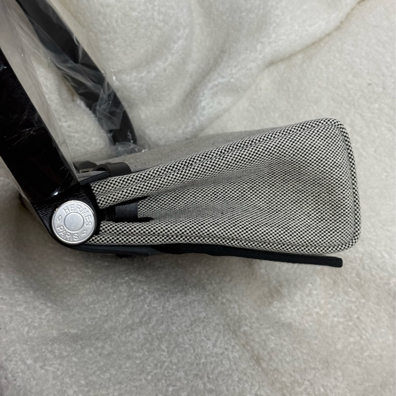 (國外購證🈵全配）全新Hermes mini herbag 黑銀 熊貓 ✨膠膜未撕-2