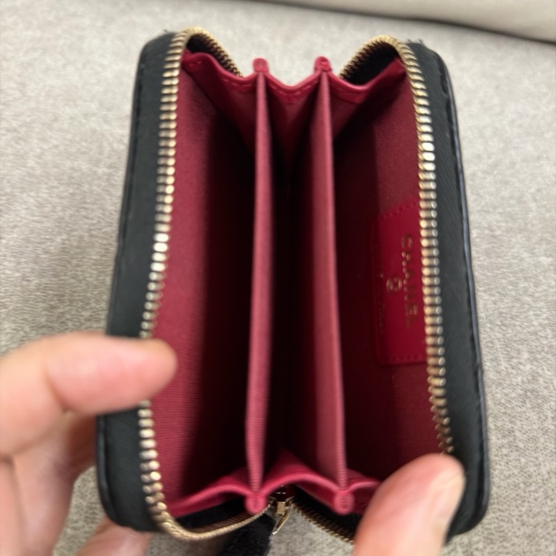 黑金配色的 Chanel 19菱格紋拉鏈零錢包-1