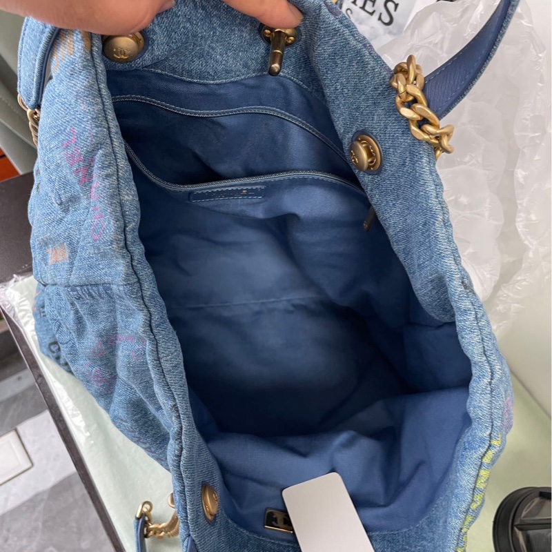 Chanel 22P Tote-12