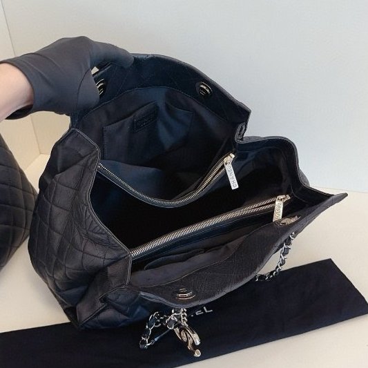 香奈兒/Chanel 黑銀菱格牛皮 雙C吊墜子母Tote-8