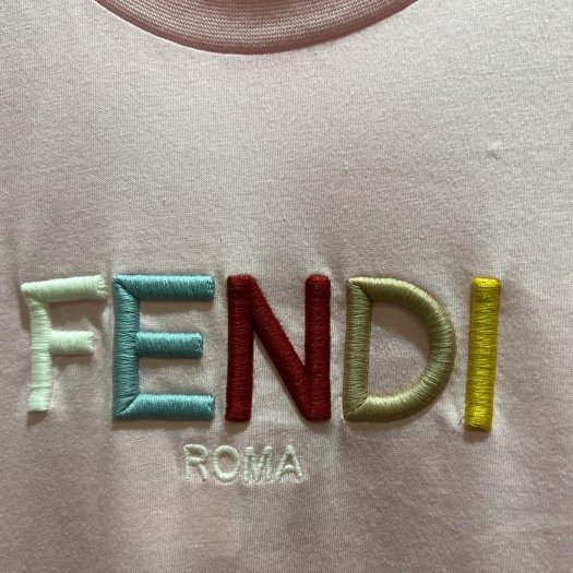 💎Han's house精品服飾💎FENDI 芬迪 立體 刺繡 短 T 義大利製 現貨 青年款-3