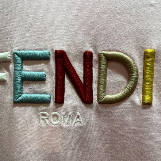 💎Han's house精品服飾💎FENDI 芬迪 立體 刺繡 短 T 義大利製 現貨 青年款-4