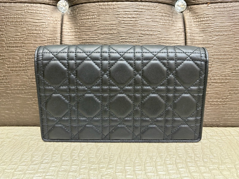 Dior 黑羊皮金釦籐格紋Lady Dior Pouch斜背鏈包-1