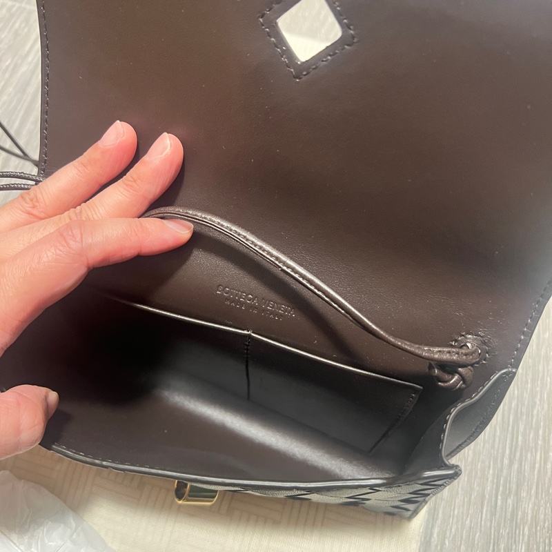 Bottega Veneta Andiamo Leather Clutch Bag-4