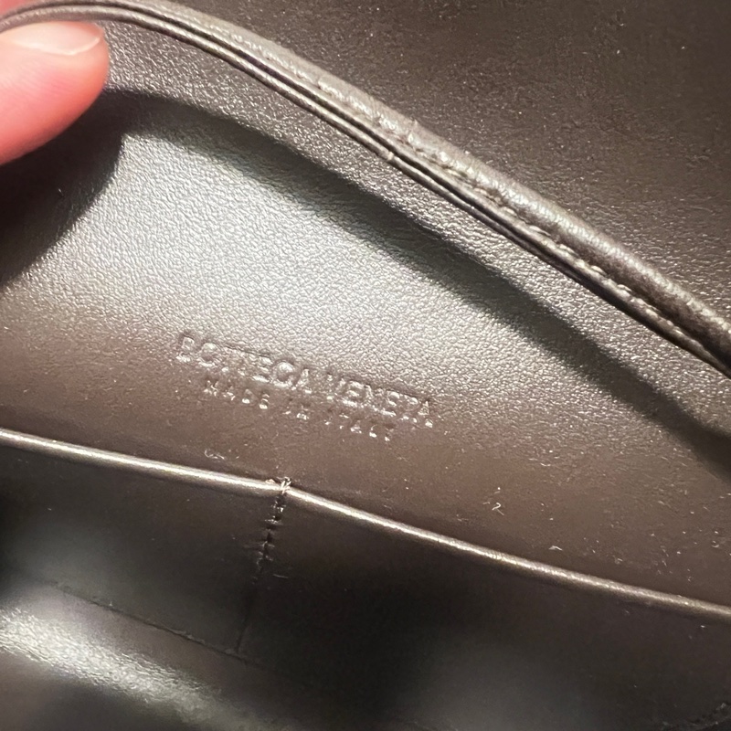 Bottega Veneta Andiamo Leather Clutch Bag-5