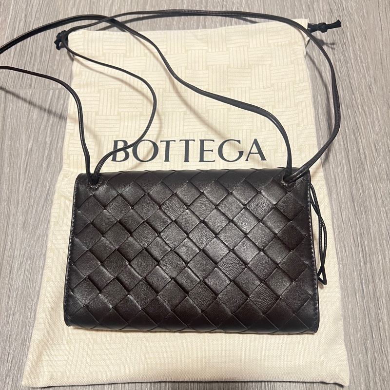 Bottega Veneta Andiamo Leather Clutch Bag-7