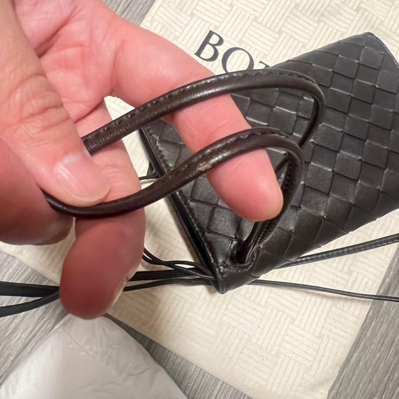Bottega Veneta Andiamo Leather Clutch Bag-9