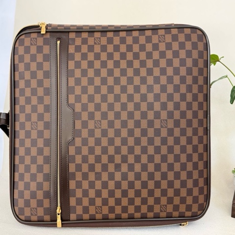 Louis Vuitton 路易威登 行李箱 尺寸：38.0x 55.0x 20.
