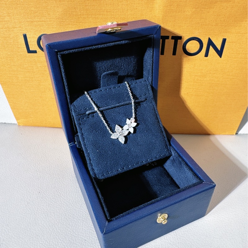 LV路易威登 Star Blossom系列 白金滿鑽四葉草花卉項鍊-2