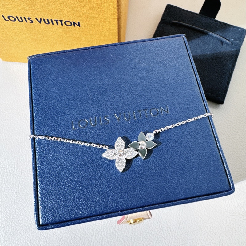 LV路易威登 Star Blossom系列 白金滿鑽四葉草花卉項鍊-3