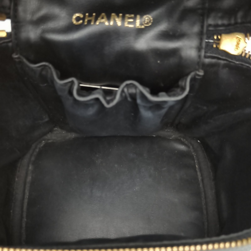 CHANEL 中古黑金牛化妝箱黑色荔枝牛皮6開金扣-5