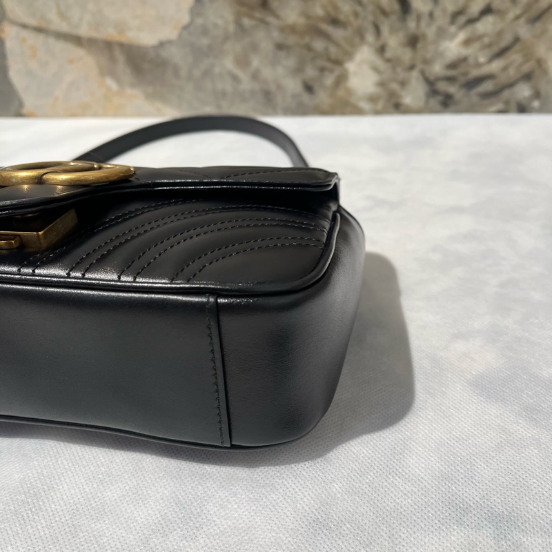 Gucci 黑金牛皮marmont 22cm掀蓋斜背包-6