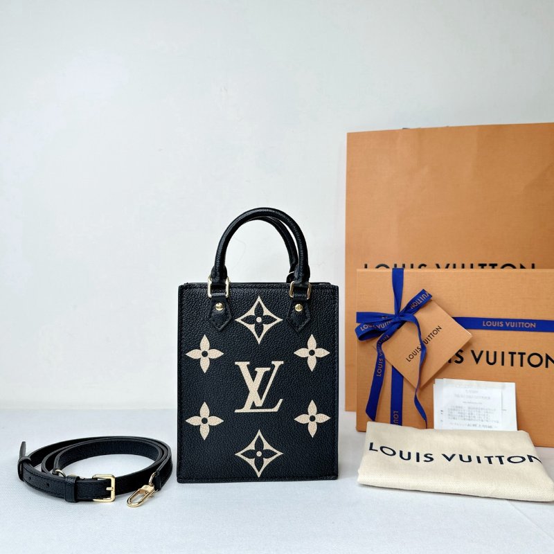 LV Petit Sac Plat黑米壓紋琴譜包-1