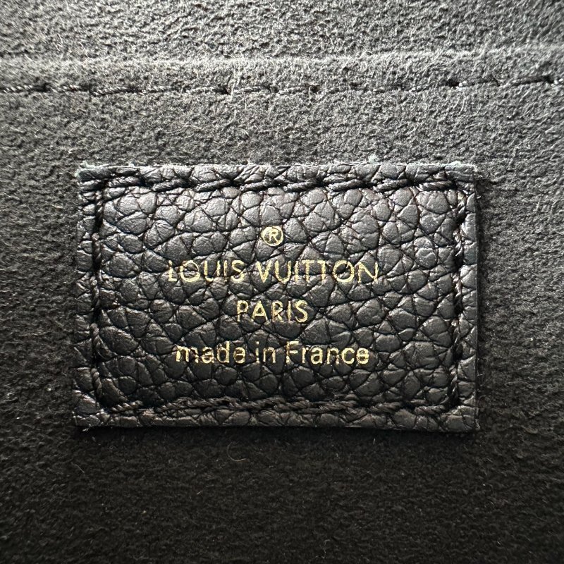 LV Petit Sac Plat黑米壓紋琴譜包-7