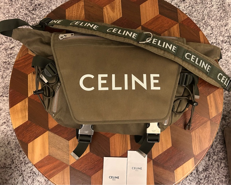 Celine 軍綠色 信差袋 登山袋 斜背包 Trekking messenger bag-0