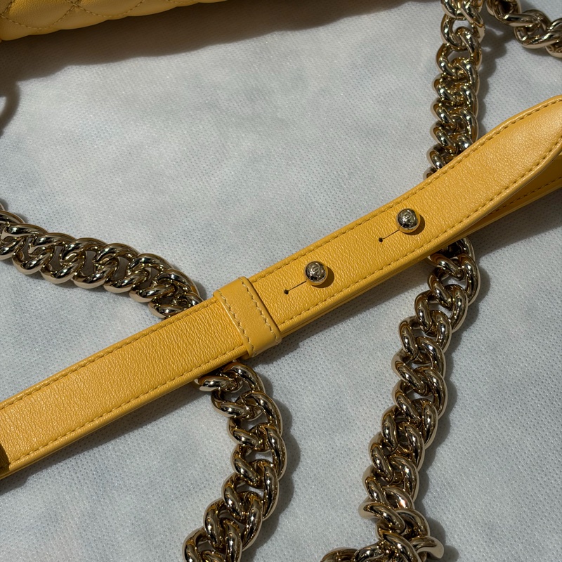 Chanel黃色淡金釦羊皮BOY 20cm-7