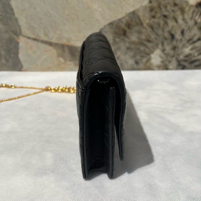 Dior黑金牛皮Caro WOC鏈條鞋背包-1