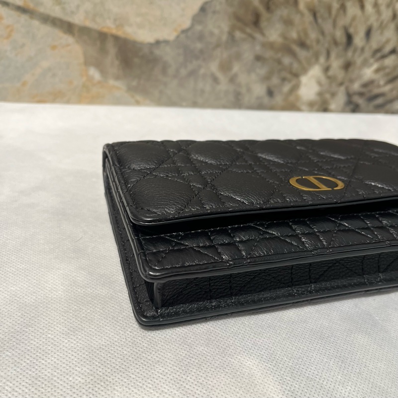 Dior黑金牛皮Caro WOC鏈條鞋背包-5