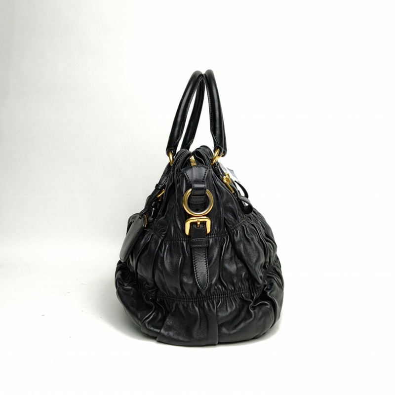 PRADA 黑色羊皮褶皺手提單肩包-1