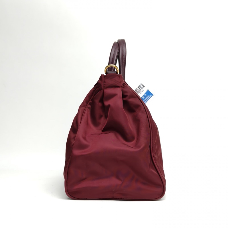 PRADA 酒紅色尼龍金扣prada降落傘手提包-1
