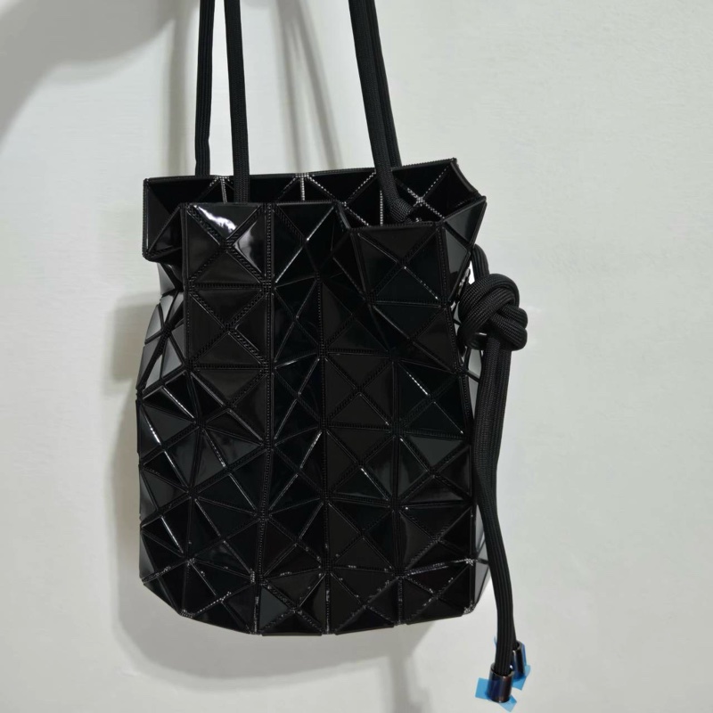 Issey Miyake 三宅一生 BaoBao 水桶包 亮黑色 全新品-1
