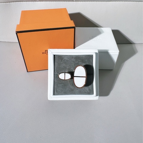 Hermes 愛馬仕  Verso 18K 玫瑰金 白陶瓷豬鼻子戒指，超大號，戒圈 53 號