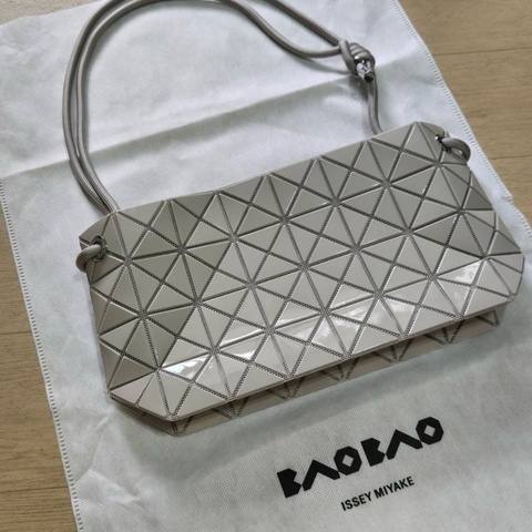 Issey Miyake 三宅一生 BaoBao 墨繩豆腐包 沙米色 全新品