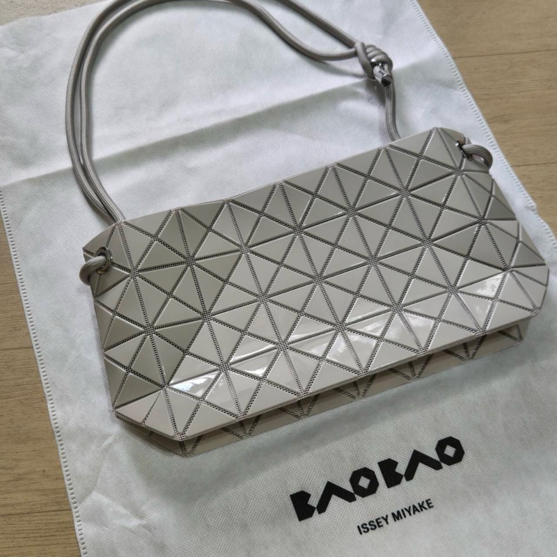 Issey Miyake 三宅一生 BaoBao 墨繩豆腐包 沙米色 全新品-0