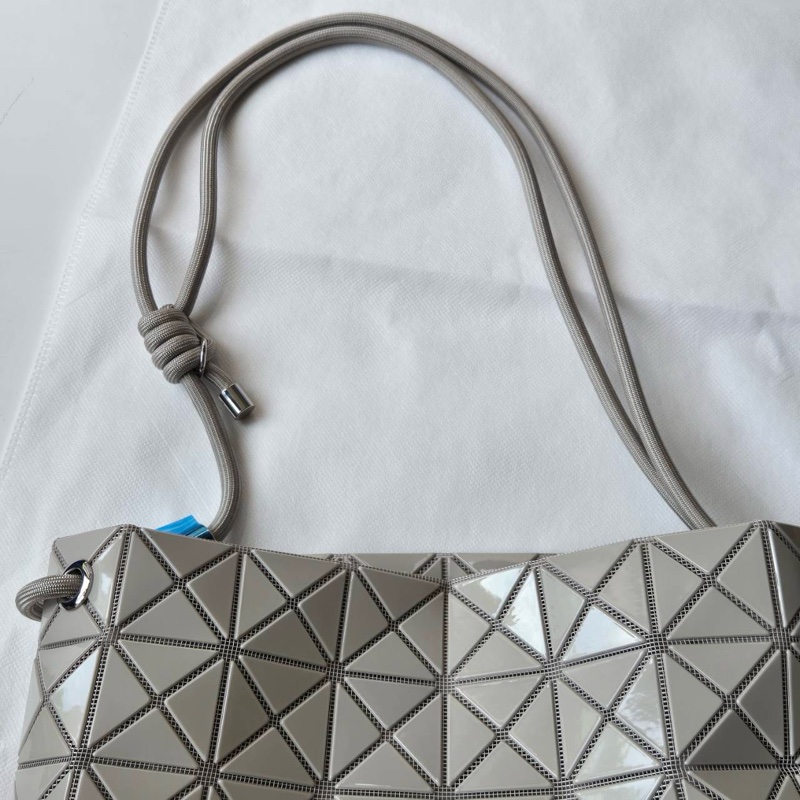 Issey Miyake 三宅一生 BaoBao 墨繩豆腐包 沙米色 全新品-3