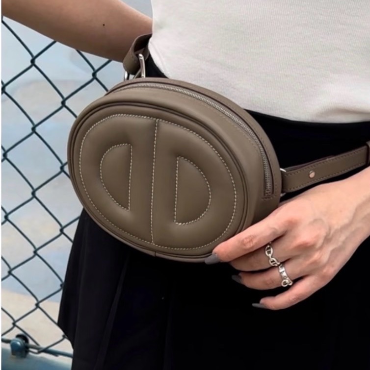 99新Hermes 愛馬仕in-the-loop 大象灰 銀扣 豬鼻子腰包-1