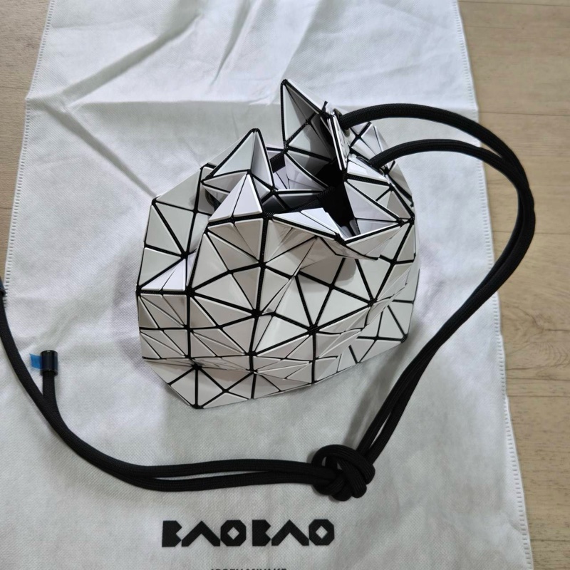 Issey Miyake 三宅一生 BaoBao 水桶包 亮白色 全新品-3