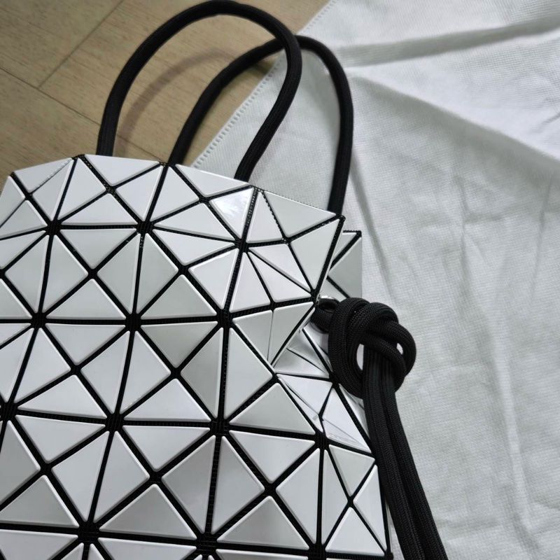 Issey Miyake 三宅一生 BaoBao 水桶包 亮白色 全新品-5