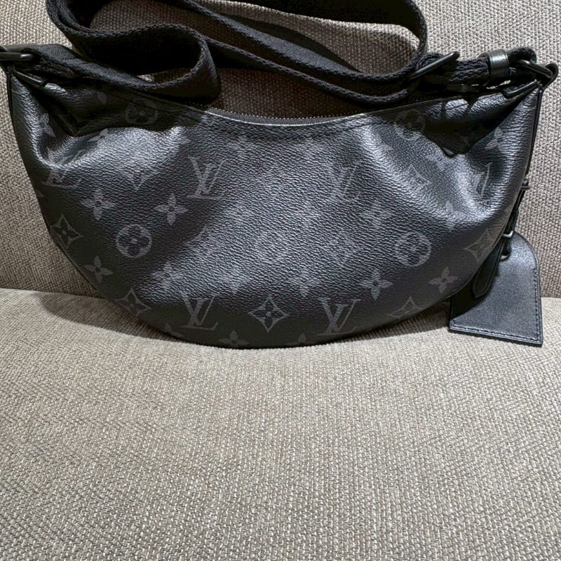 Louis Vuitton 黑老花半月包 晶片款-1