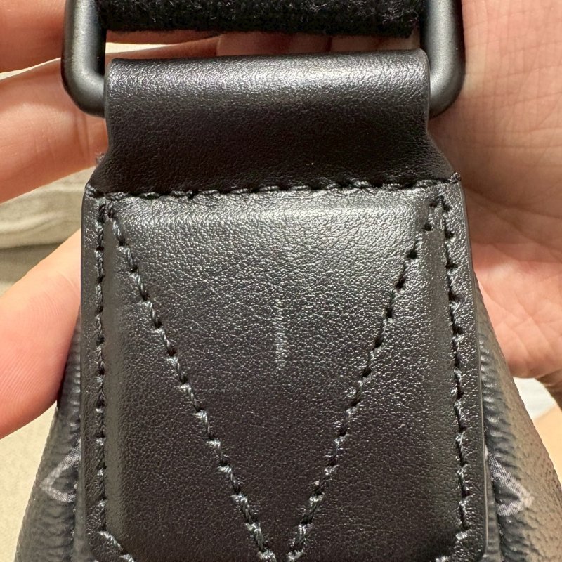 Louis Vuitton 黑老花半月包 晶片款-11