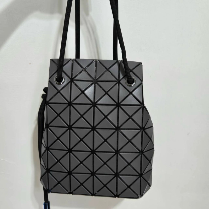 Issey Miyake 三宅一生 BaoBao 墨繩水桶包 霧灰色 全新品-0