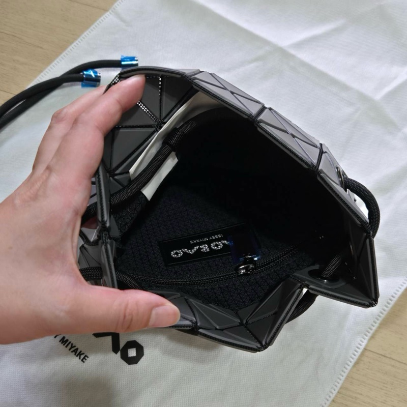 Issey Miyake 三宅一生 BaoBao 墨繩水桶包 霧灰色 全新品-4