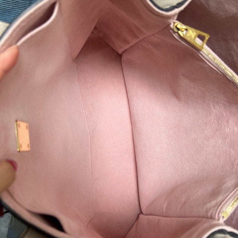 芯片款 路易威登/Louis Vuitton Lockme Shopper 淺杏/奶杏色托特包-8