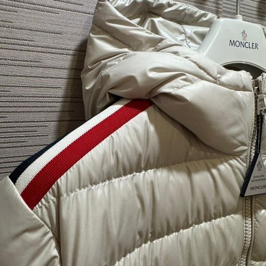 💎Han's house精品服飾💎 moncler Donvar 羽絨 連帽 外套 可手水洗 現貨 青年款 = 男成人 S 原價32000-1