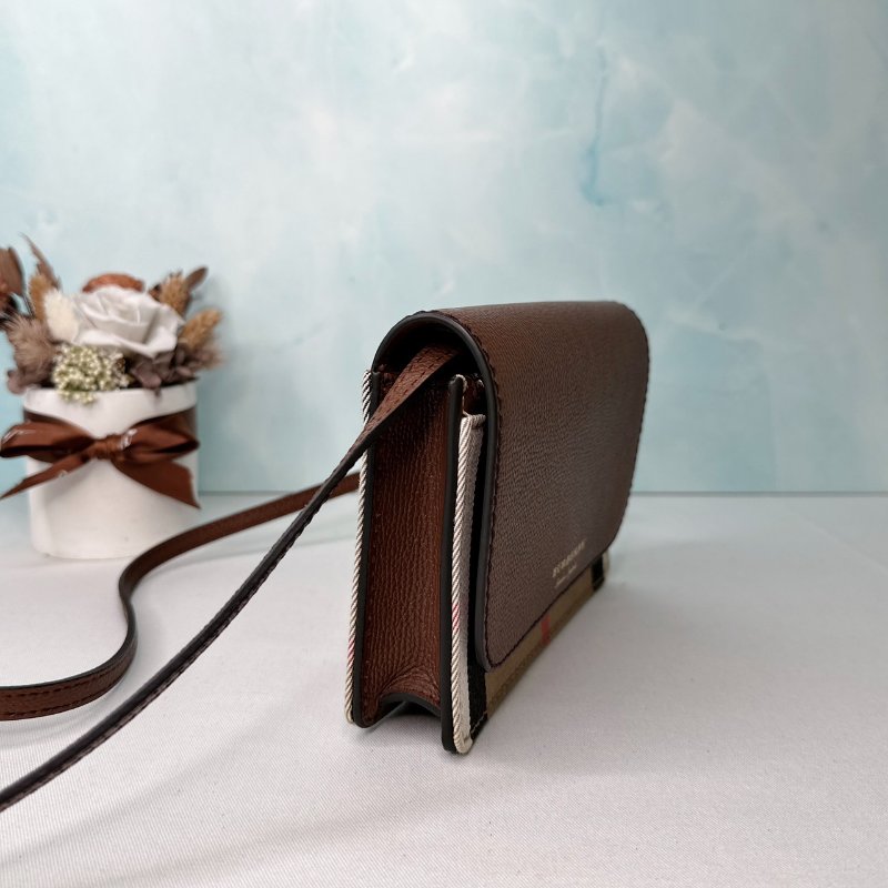 BURBERRY Hampshire牛皮拼格紋斜背包-3
