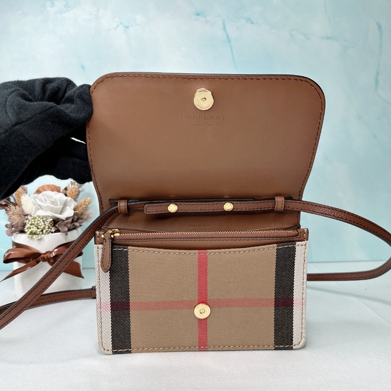 BURBERRY Hampshire牛皮拼格紋斜背包-4