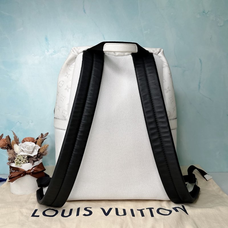 LV Discovery皮革雙肩後背包-1