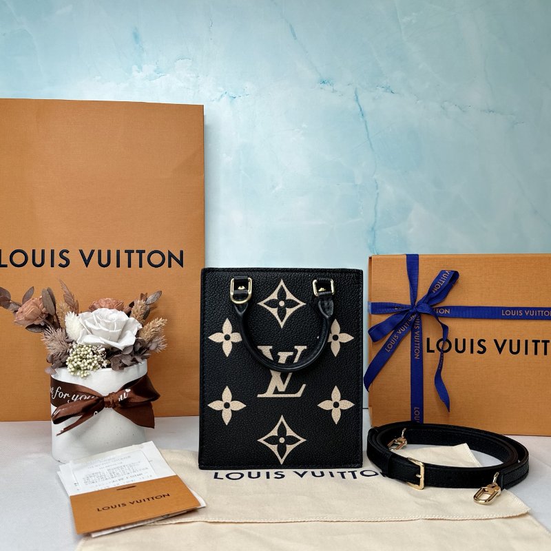 LV Petit Sac Plat壓紋琴譜包-1