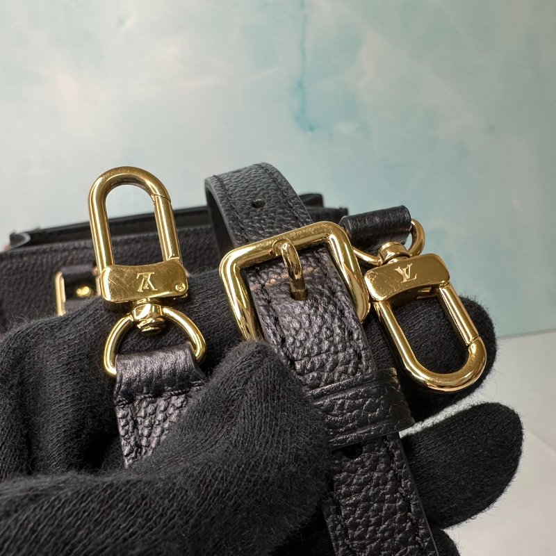 LV Petit Sac Plat壓紋琴譜包-5