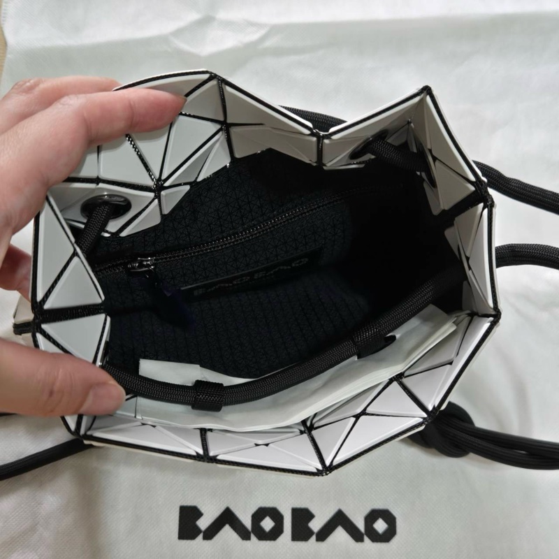 Issey Miyake 三宅一生 BaoBao 墨繩豆腐包 霧面白色 全新品-3