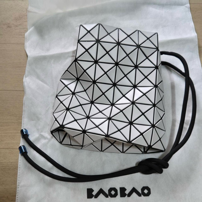 Issey Miyake 三宅一生 BaoBao 墨繩豆腐包 霧面白色 全新品-4
