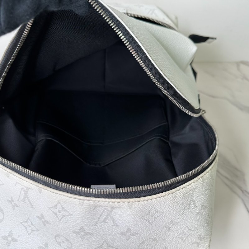 LV Discovery雙肩後背包-4