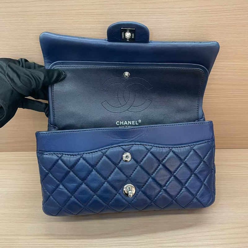 Chanel香奈儿CF深蓝色羊皮中號 2009年 12開 有卡 無塵袋無盒子 尺寸 25*15*6*-7