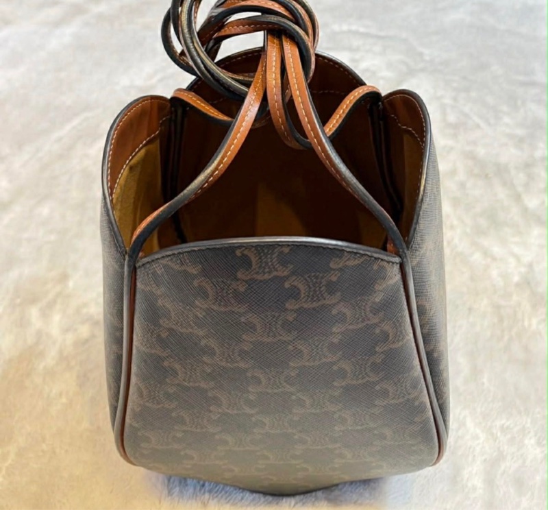 Celine Triomphe Canvas Marlou Bucket Bag（保留中-0